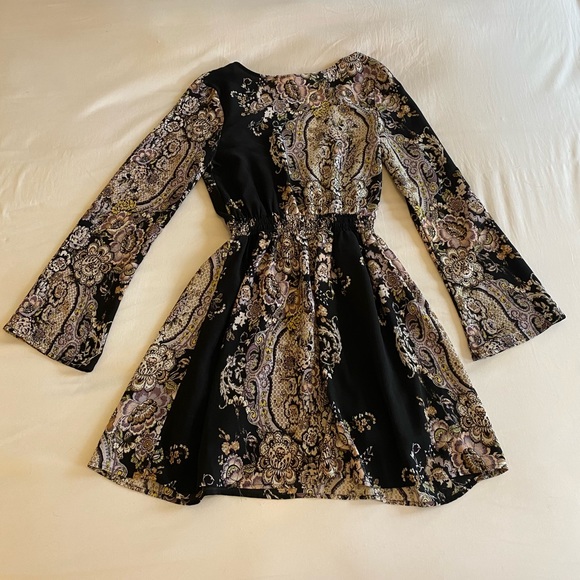 Patterned Long Sleeve V Neck Dress - Picture 3 of 3